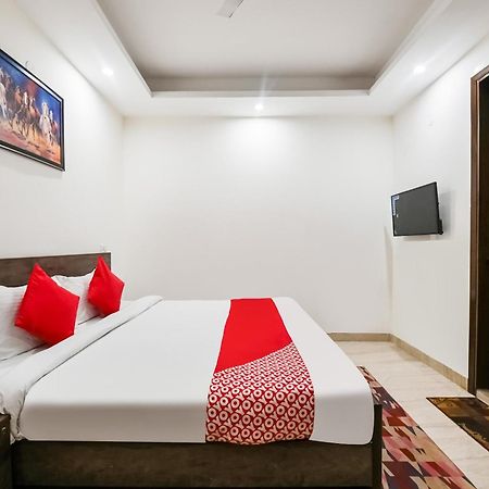 Hotel O Premium Rooms Chhatarpur Yeni Delhi Dış mekan fotoğraf