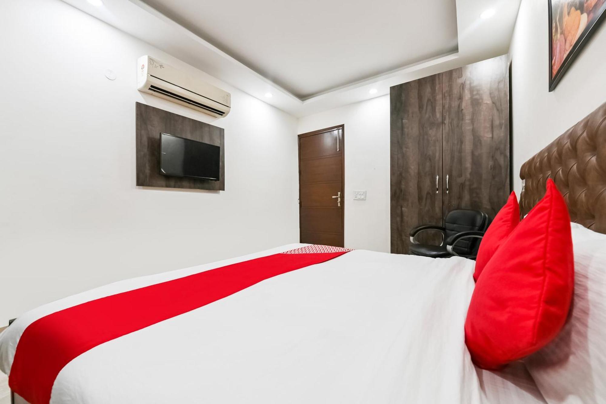 Hotel O Premium Rooms Chhatarpur Yeni Delhi Dış mekan fotoğraf