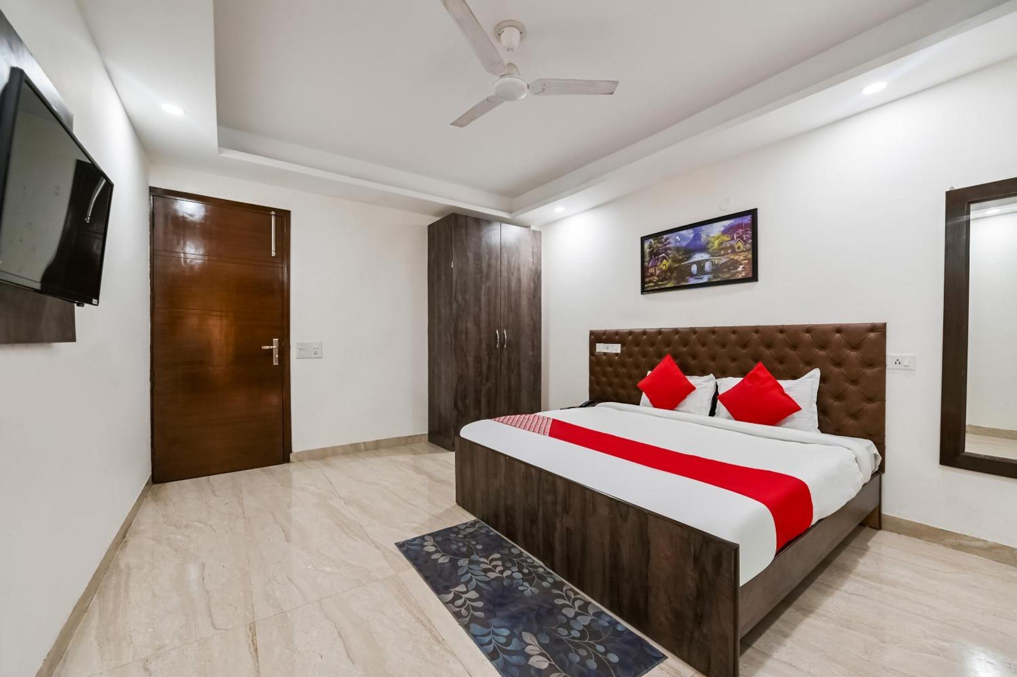 Hotel O Premium Rooms Chhatarpur Yeni Delhi Dış mekan fotoğraf