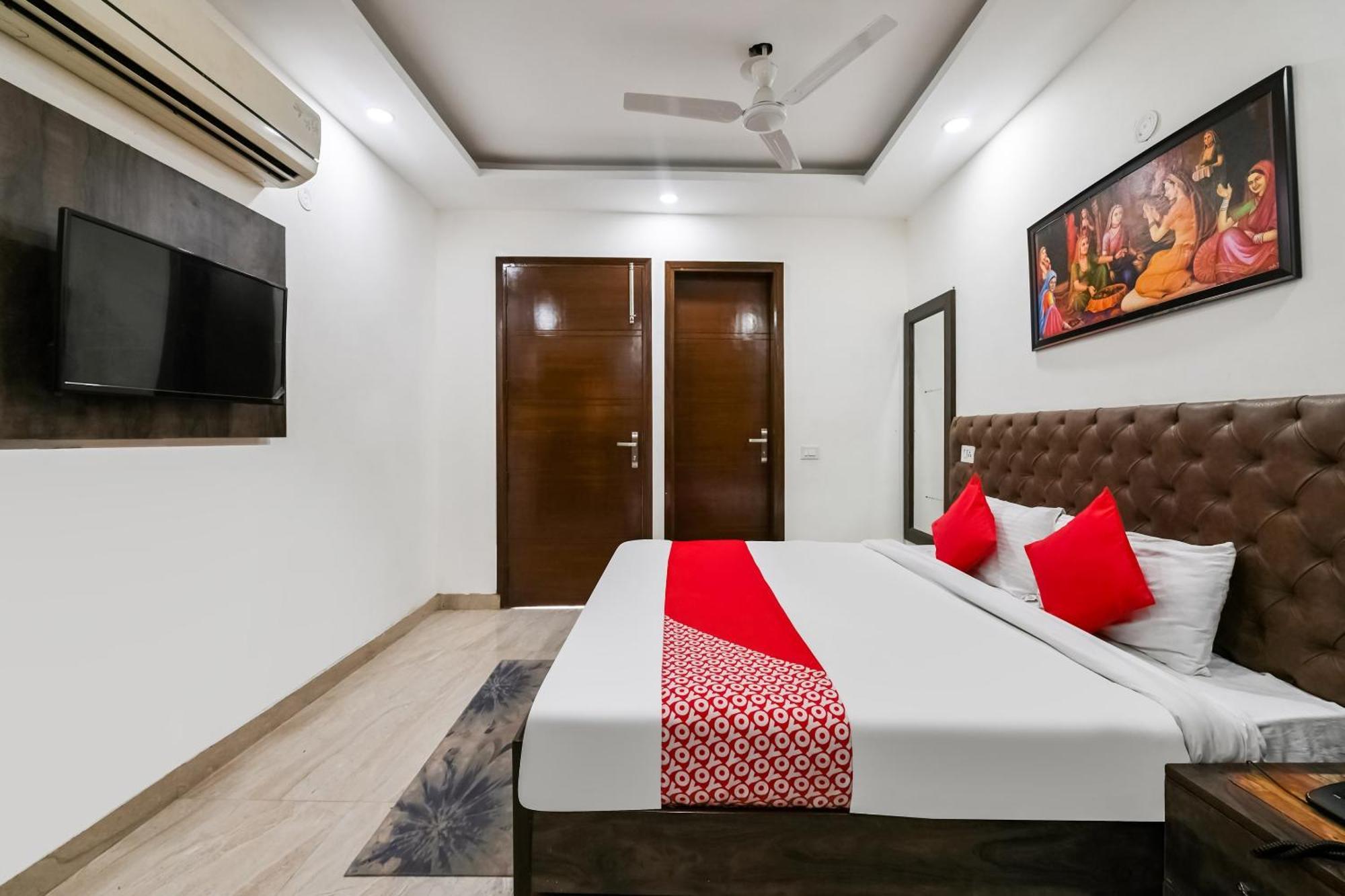Hotel O Premium Rooms Chhatarpur Yeni Delhi Dış mekan fotoğraf