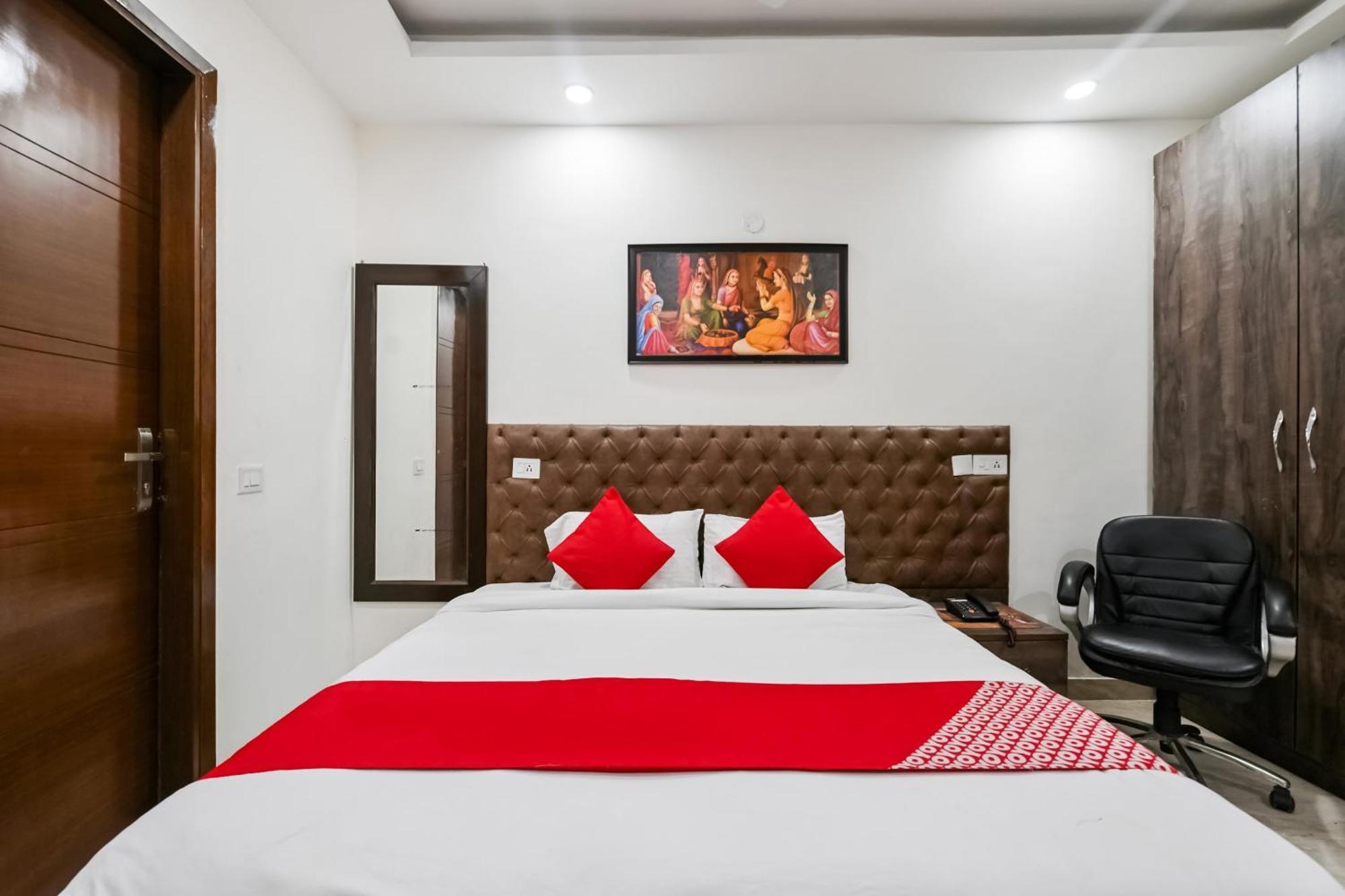 Hotel O Premium Rooms Chhatarpur Yeni Delhi Dış mekan fotoğraf