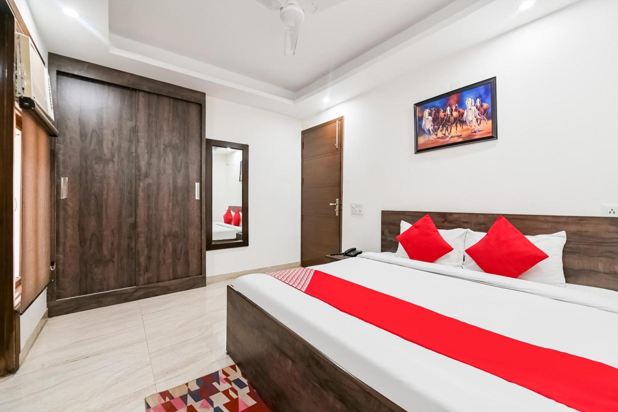 Hotel O Premium Rooms Chhatarpur Yeni Delhi Dış mekan fotoğraf