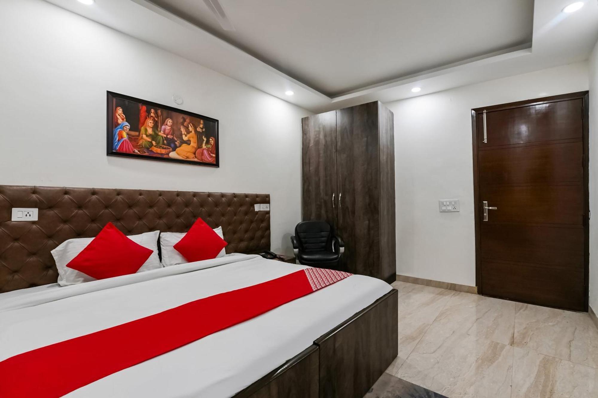 Hotel O Premium Rooms Chhatarpur Yeni Delhi Dış mekan fotoğraf