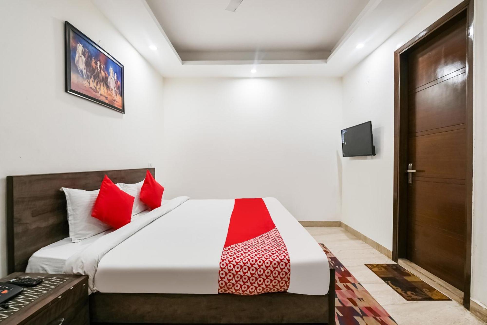 Hotel O Premium Rooms Chhatarpur Yeni Delhi Dış mekan fotoğraf
